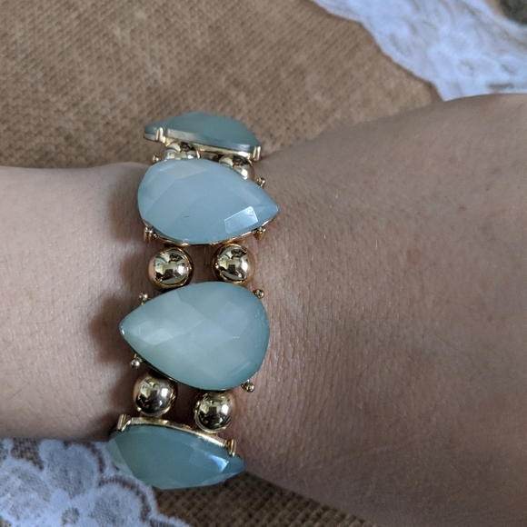 Light mint stretch bracelet GUC - Picture 3 of 4
